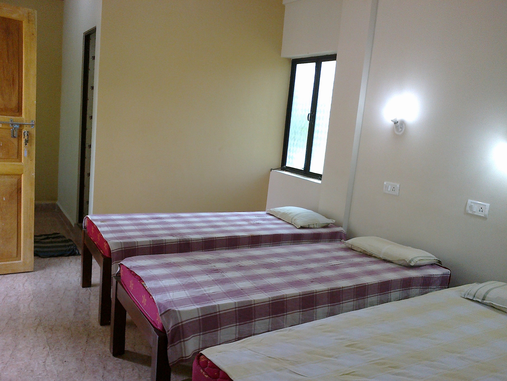 Anjunapalms Guesthouse-3 Bed Room Non AC